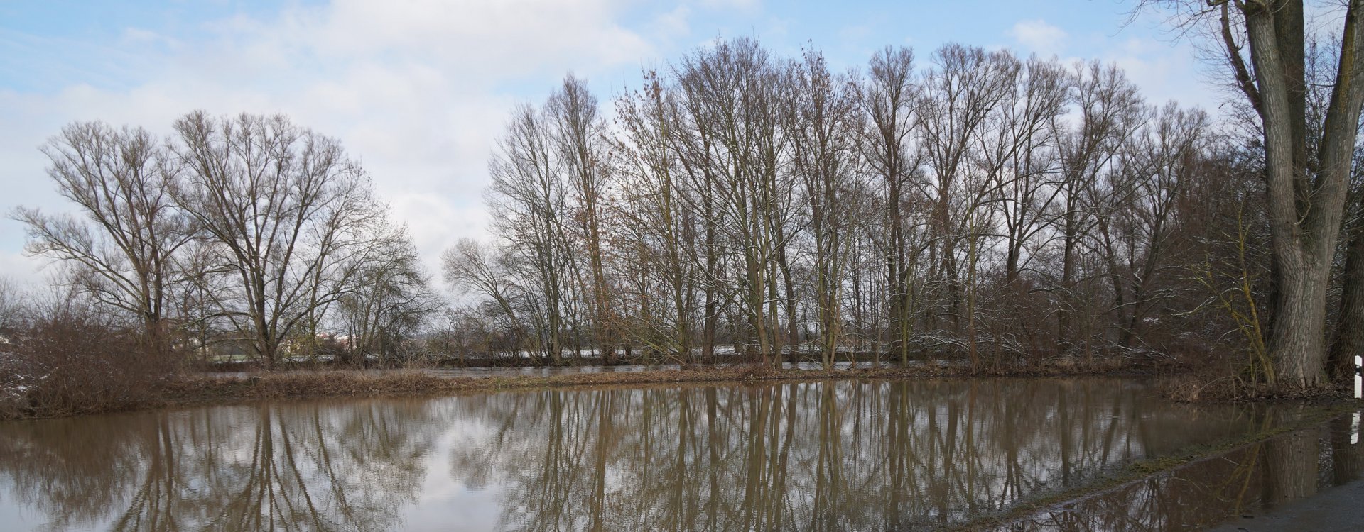 Hochwasser in Fürth Überflutete Wiese in Fürth