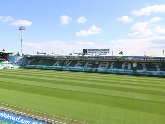 Stadioninnenraum des Ronhofs; Klick zeigt Bild in größerer Darstellung. 