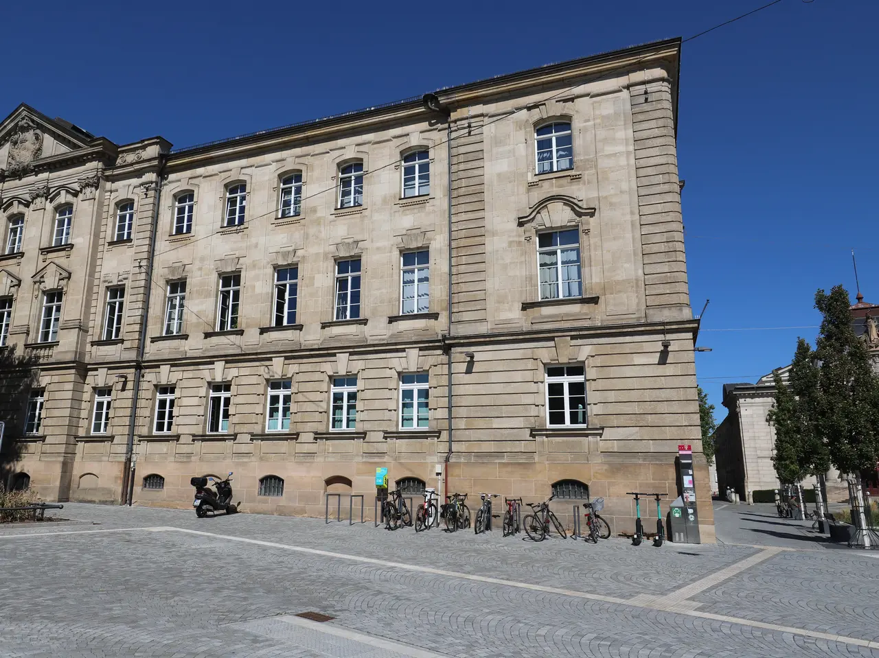 Hallplatz/Amtsgericht Fassade des Amtsgericht Fürth am Hallplatz