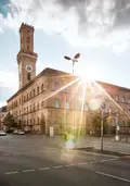 Rathausansicht im Sonnenschein