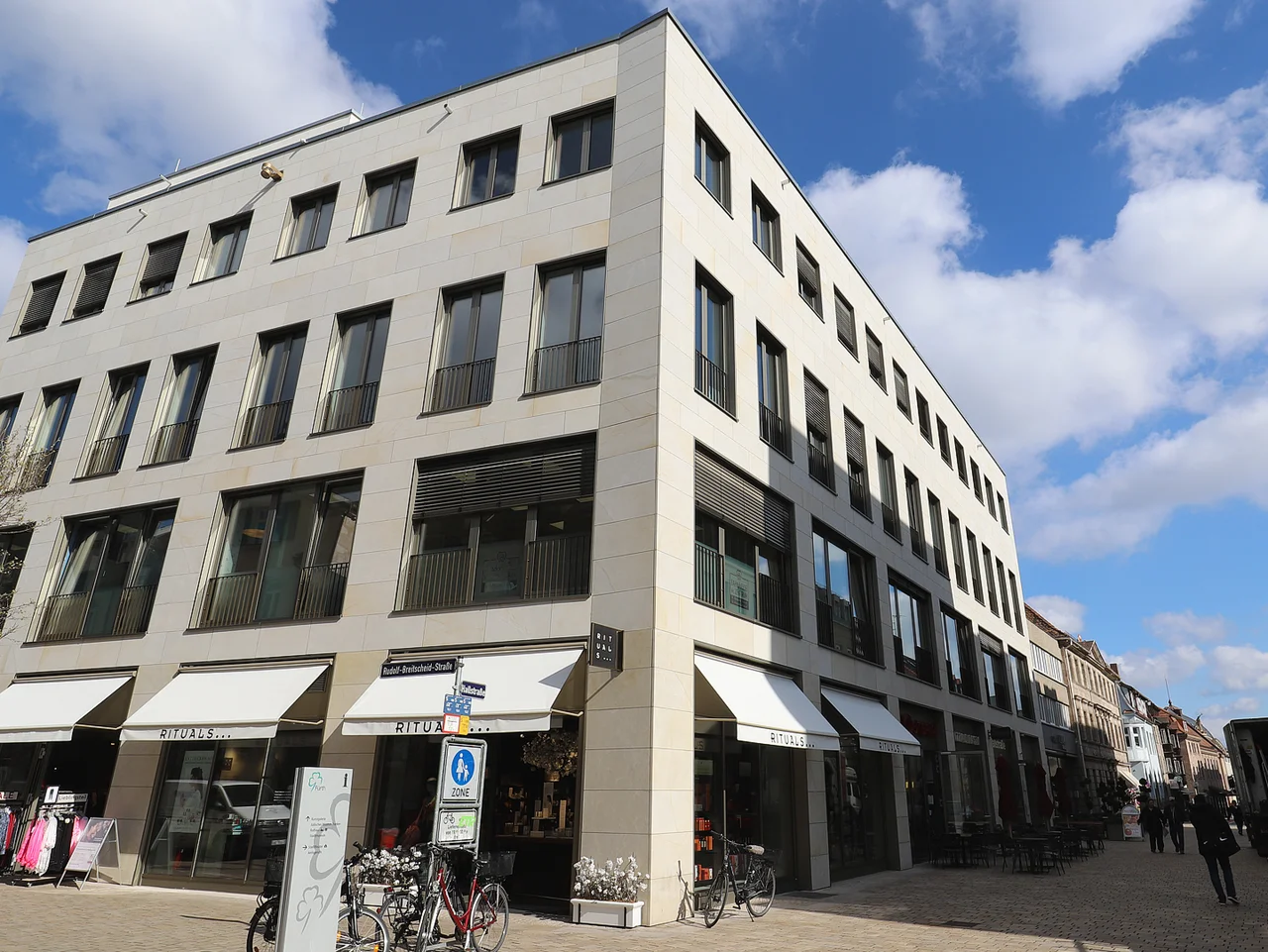 Fassade des Gebäudes in der Hallstraße 2