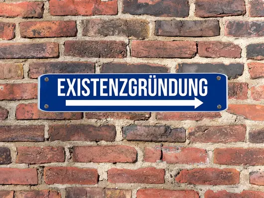 Eine Tafel mit dem Hinweis auf Existenzgründung Klick öffnet die Meldung.