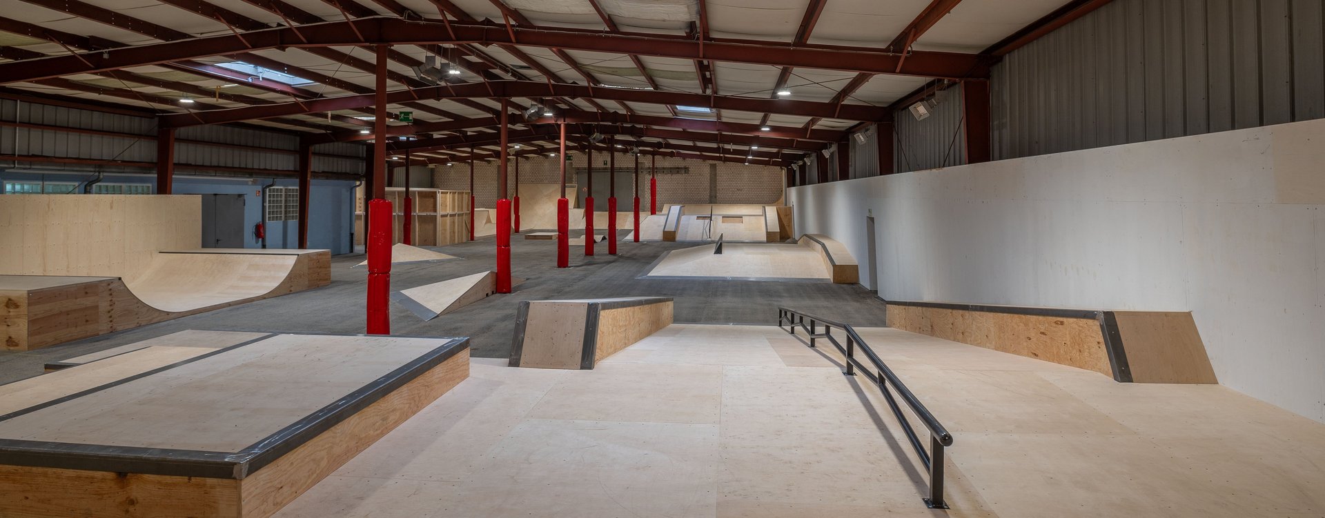 Rollsporthalle The Hub Innenansicht der neuen Skatehalle