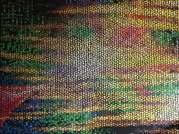 Foto eines abstrakten Gemäldes. Einzelne Farbflächen fügen sich vor einem schwarzen Hintergrund wie Mosaiksteine zu einem abstrakten Farbenrausch zusammen