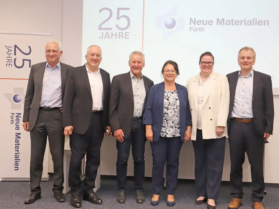 Gruppenbild mit Robert Schmidt (IHK), Rupert Dörfler (Bayerisches Finanz- und Heimatministerium), OB Jung, Petra Walther und Marion Merklein (beide NMF-Geschäftsführung) sowie Wirtschaftsreferent Horst Müller . Klick öffnet Bild in größerer Ansicht.