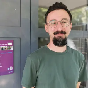 Porträt von Stefan Dengler. Klick öffnet Bild in größerer Ansicht.