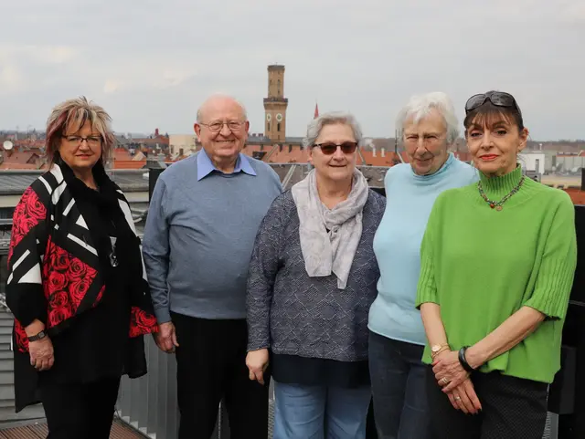 Die Mitglieder des aktuellen Seniorenrates von links nach rechts: Gundi Budzinski (Schriftführerin), Hans Schwendinger (stellvertretender Vorsitzender), Marianne Niclaus (stellvertretende Vorsitzende), Angelika Franzen (stellvertretende Vorsitzende), Inge Hartosch (Vorsitzende) Klick öffnet die Meldung.