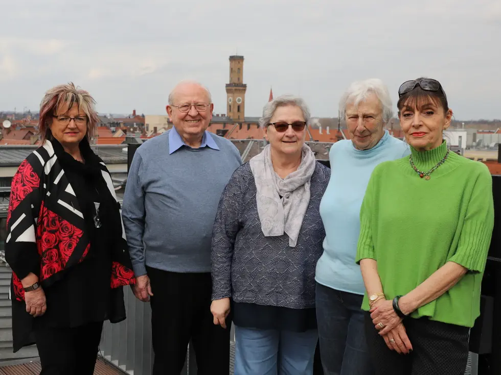 Die Mitglieder des aktuellen Seniorenrates von links nach rechts: Gundi Budzinski (Schriftführerin), Hans Schwendinger (stellvertretender Vorsitzender), Marianne Niclaus (stellvertretende Vorsitzende), Angelika Franzen (stellvertretende Vorsitzende), Inge Hartosch (Vorsitzende) Klick öffnet Bild in größerer Ansicht.