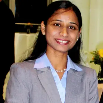 Porträt von Dr. Yamini Avadhut. Klick öffnet Bild in größerer Ansicht.