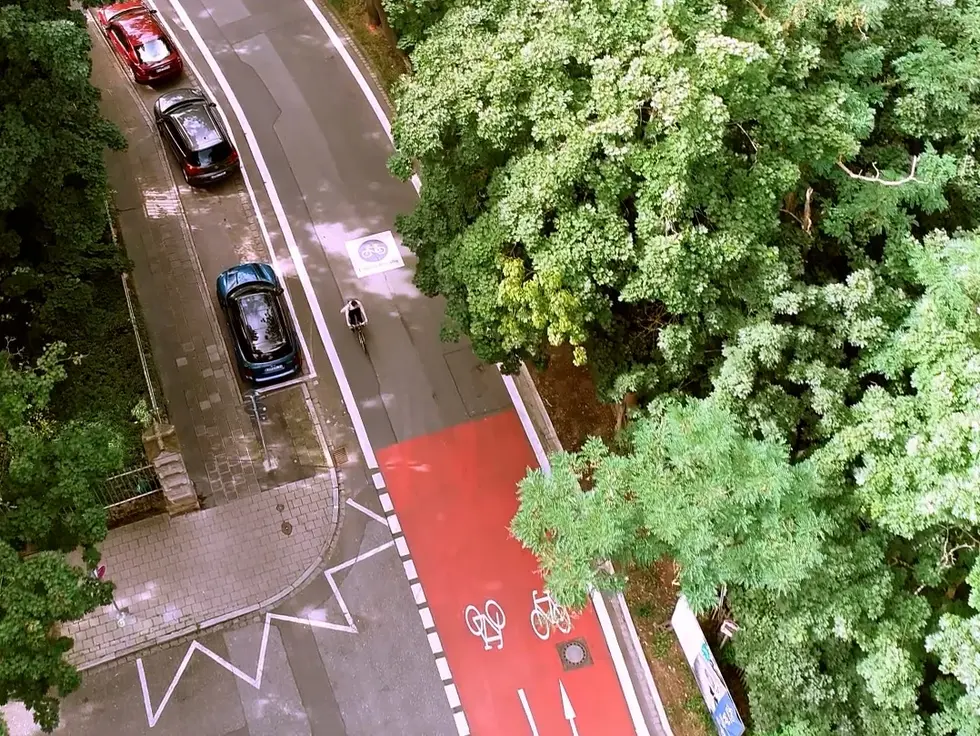 Luftaufnahme der Fahrradstraße Dambacher Straße; Klick zeigt Bild in größerer Darstellung.