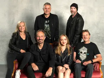 Band 6 Feet Four