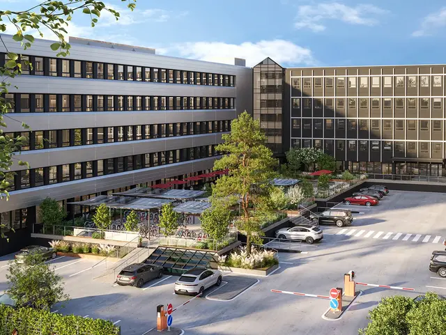 Blick in den Hof mit Parkplätzen des Westend Business Center
