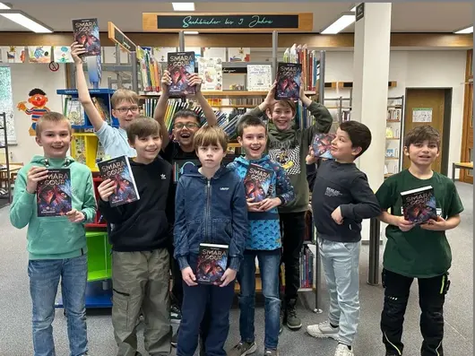 Gruppenbild der Jury, bestehend aus Jungen zwischen acht und zehn Jahren. Klick öffnet die Meldung.