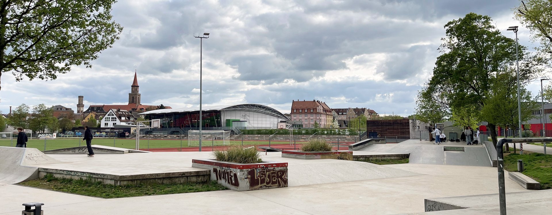Totalaufnahme des Skateparks an der Charly-Mai-Sportanlage.