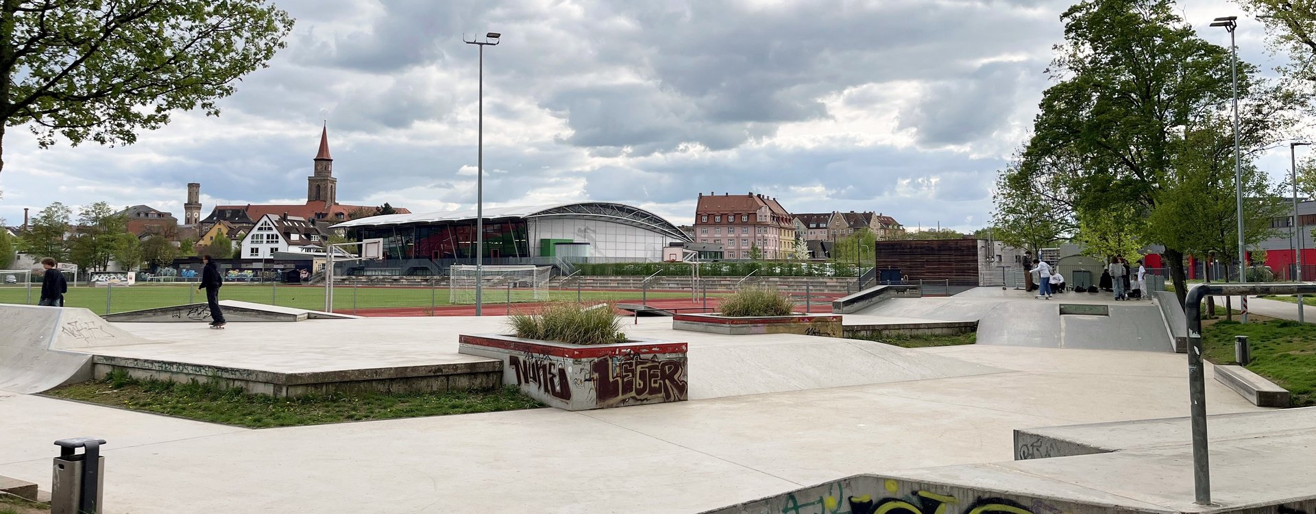 Totalaufnahme des Skateparks an der Charly-Mai-Sportanlage.