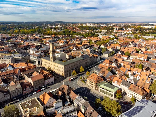 Luftaufnahme von Fürth mit Rathaus