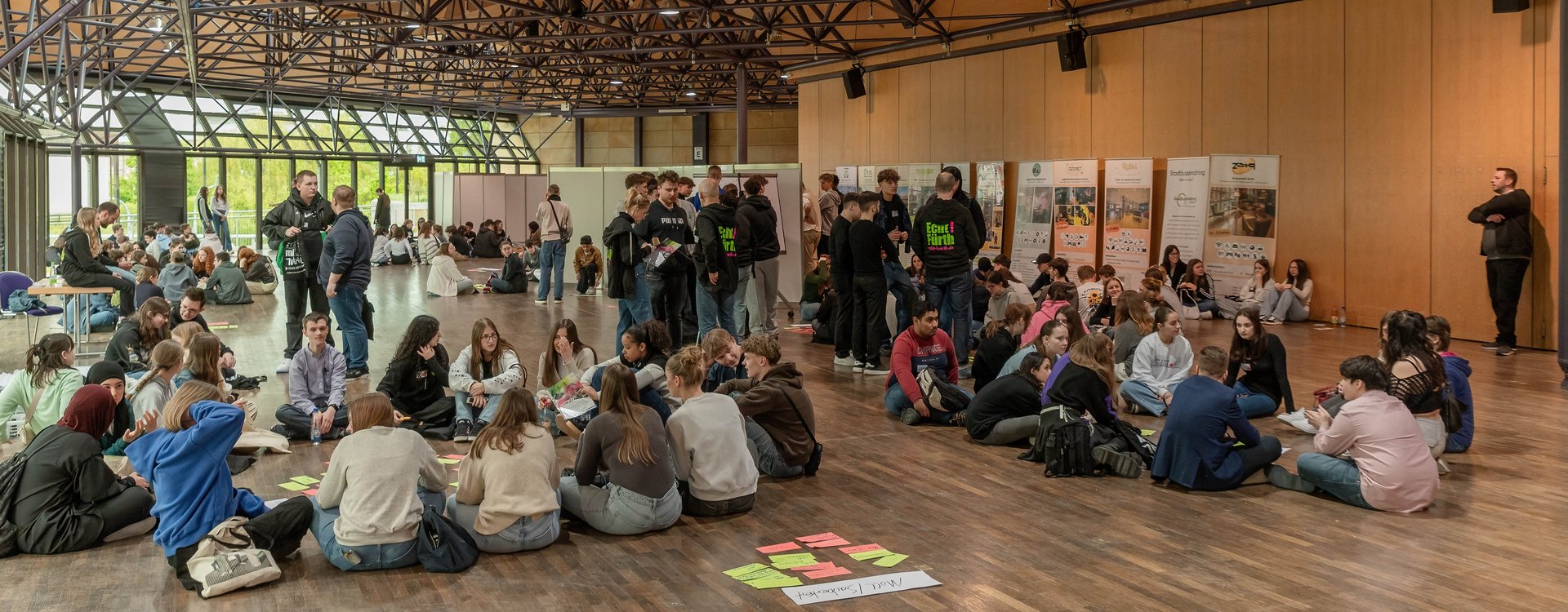 Echt Fürth – ein Projekt der Jugendarbeit der Stadt Fürth Jugendliche bei einer Veranstaltung des Projekts "Echt Fürth"
