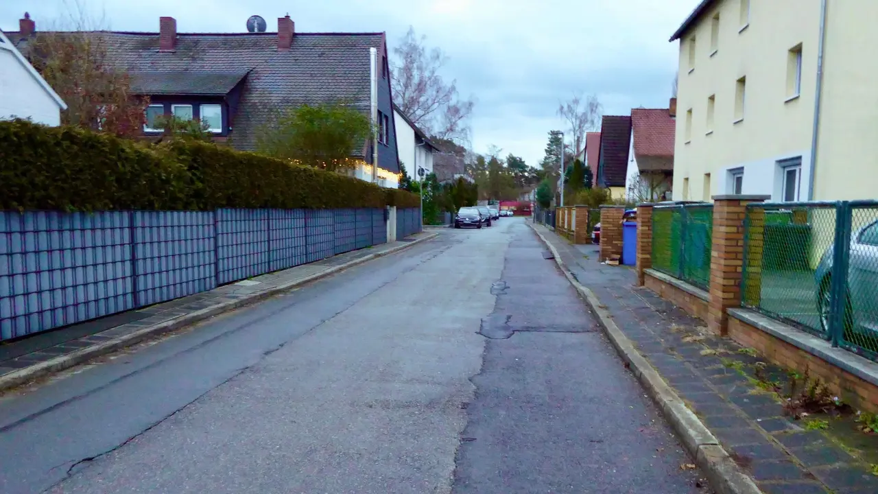 Blick in die Westliche Waldringstraße vor der Sanierung