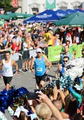 Läufer, Zuschauer und gute Stimmung am Start des Metropolmarathons