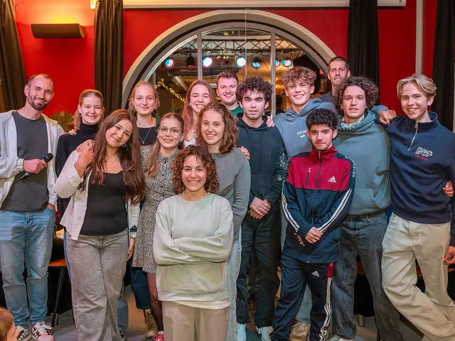 Gruppenbild des Fürther Jugendrates. Klick öffnet Bild in größerer Ansicht. Klick öffnet die Meldung.