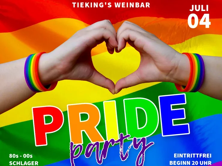 Zwei Hände formen vor einer Regenbogenfahne ein Herz, beide Handgelenke tragen Armbänder in Regenbogenfarben, darüber steht 'TIEKING'S WEINBAR', darunter in großen bunten Buchstaben 'PRIDE party'