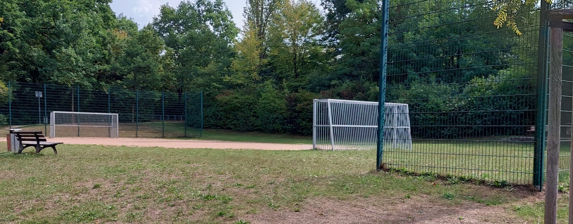 Bolzplatz Am Kieselbühl Bolzplatz mit Wiese und zwei Toren