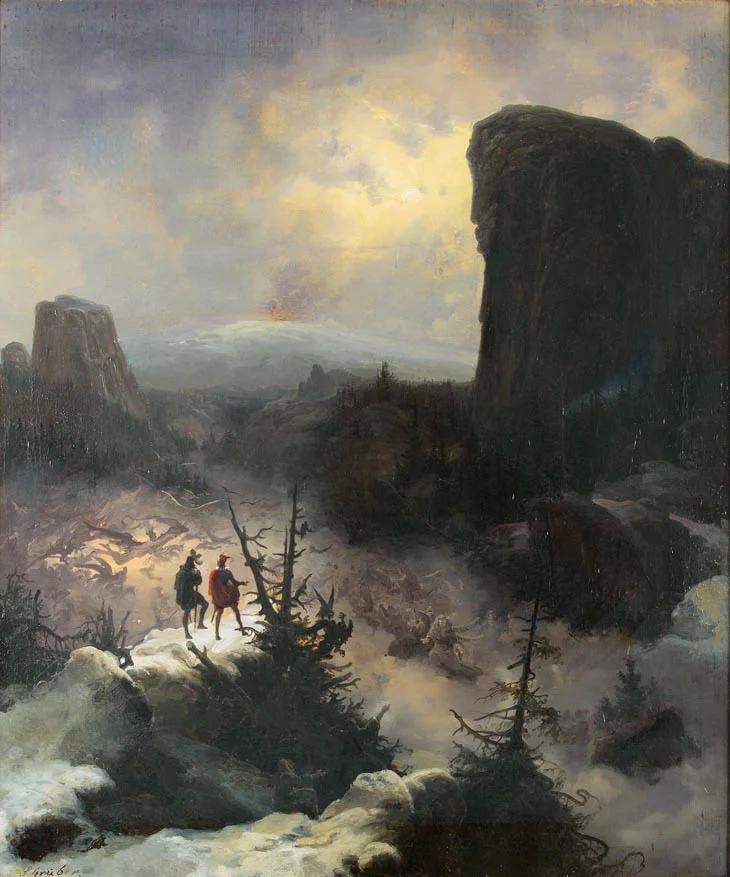 Zwei Wanderer stehen auf einem Felsen in einer nebligen, bergigen Landschaft mit dramatischem Himmel und großen Felsformationen