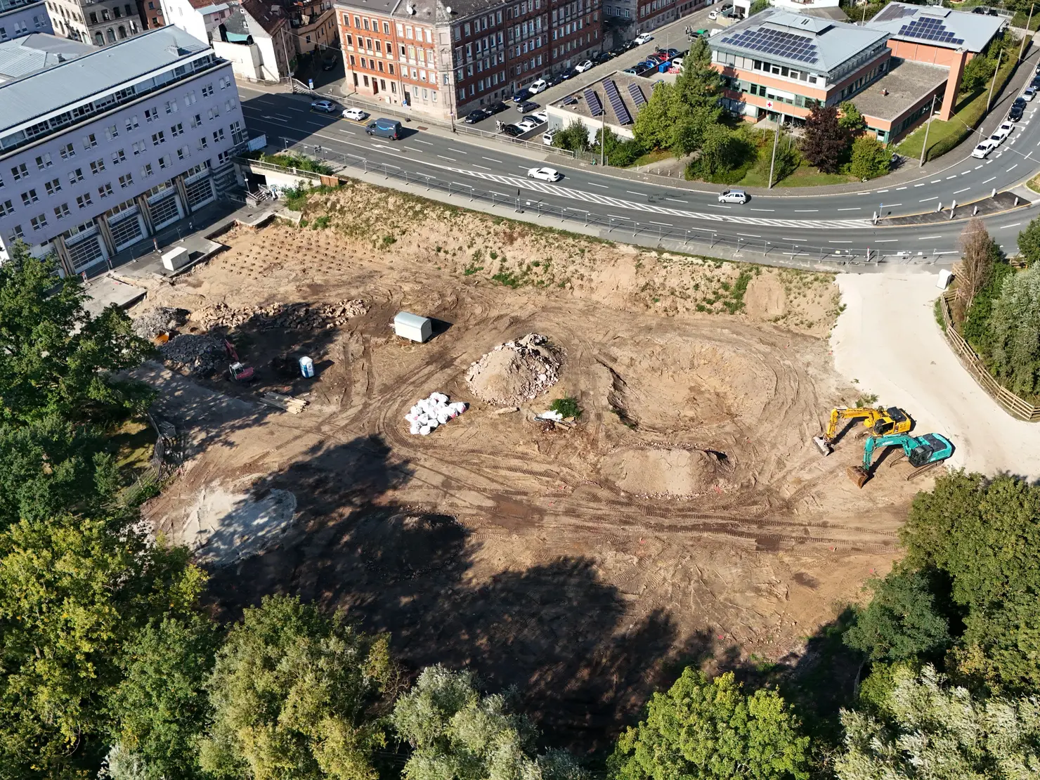 Luftbild der Baustelle des Helene-Lange-Gymnasiums im September 2024; Klick öffnet Bild in größerer Ansicht